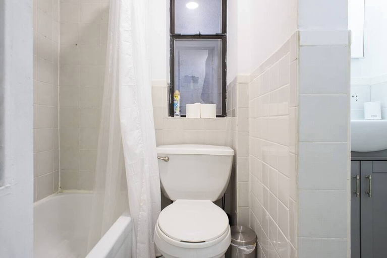 Room 4, 428-3r Spacious Prime Midtown 2BR Newly Furnished, New York