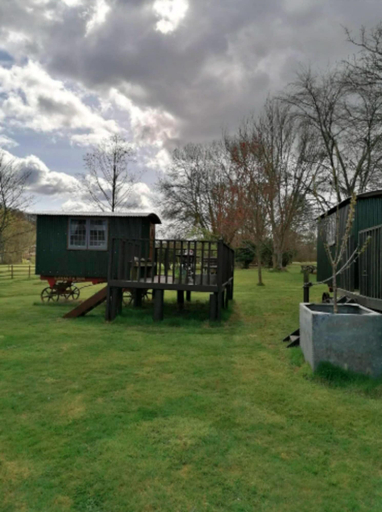 Exterior 5, Shepherd's Hut in Romsey With Fire Pit, Hampshire
