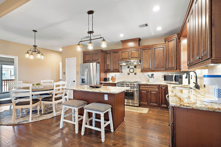 Food & Drinks 4, Copper Top by Ryson Vacation Rentals, Galveston