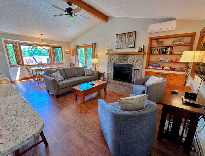 Interior 3, Fc44 Renovated 3bed 3bath Forest Cottage AC, Views, Yard, Fast Wifi Walk to Skiing!, Coos