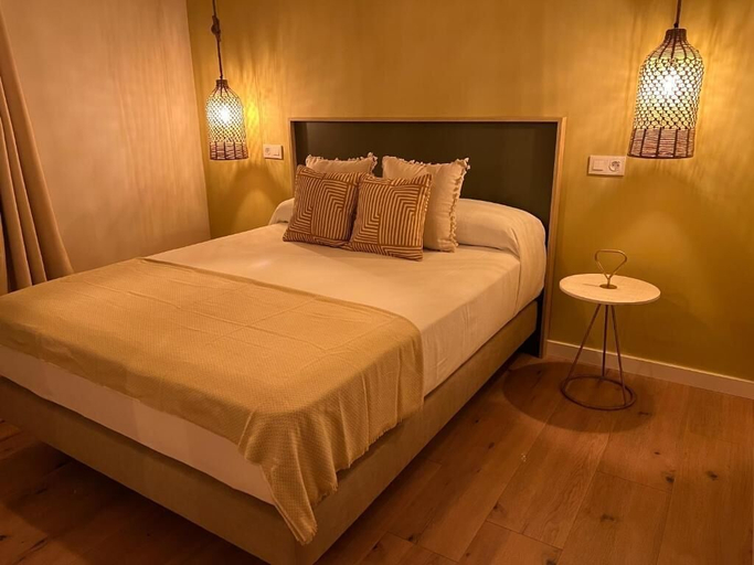Room 5, Casal de Pelaio, Lugo
