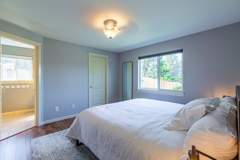 Room 2, Backyard Oasis 8min to Town Fast Wi-fi, Deschutes