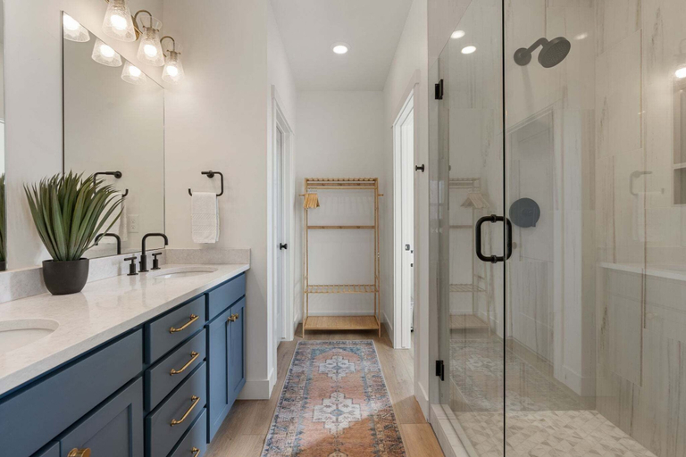 Bathroom 4, Into The Canyon 3 Bedroom Condo, Washington