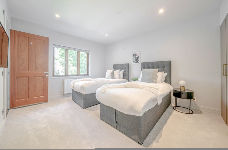 Room 4, Luxurious Home in Kensington, London