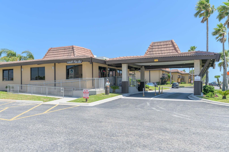 Exterior 2, Tiki 227 - Gorgeous 1br Condo Overlooking The Pool 1 Bedroom Condo, Cameron