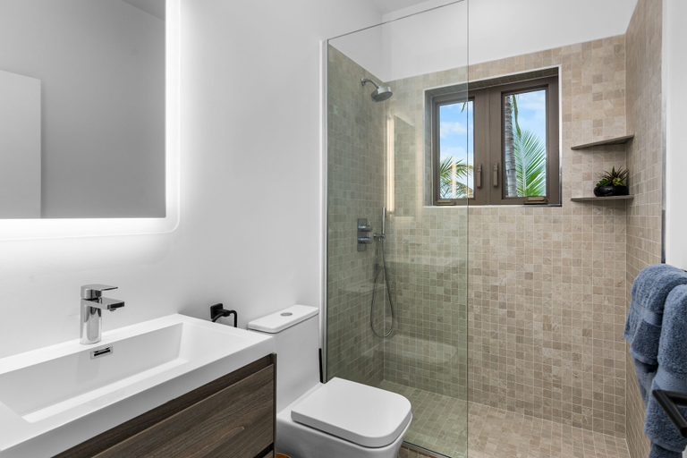Room 4, Newly Renovated Notos Cove Villa Property