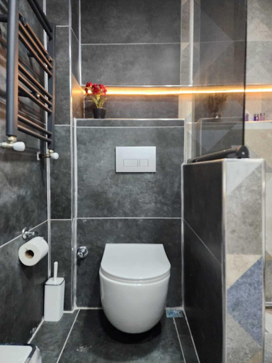 Bathroom 3, QApart, Merkez