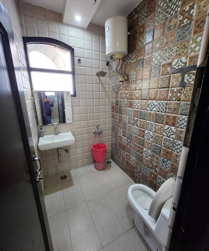 Bathroom 2, Hotel Uttam Heritage, Saharanpur