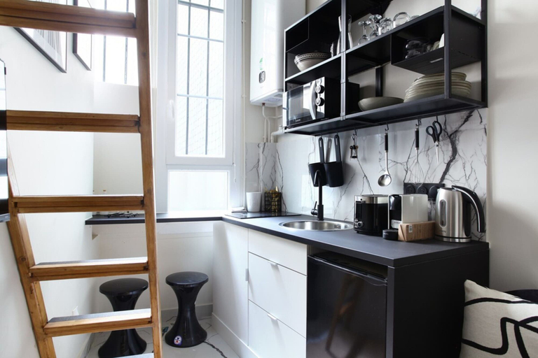 Private kitchen 3, Cozy Studio With Loft Bed - Center of Paris, Paris