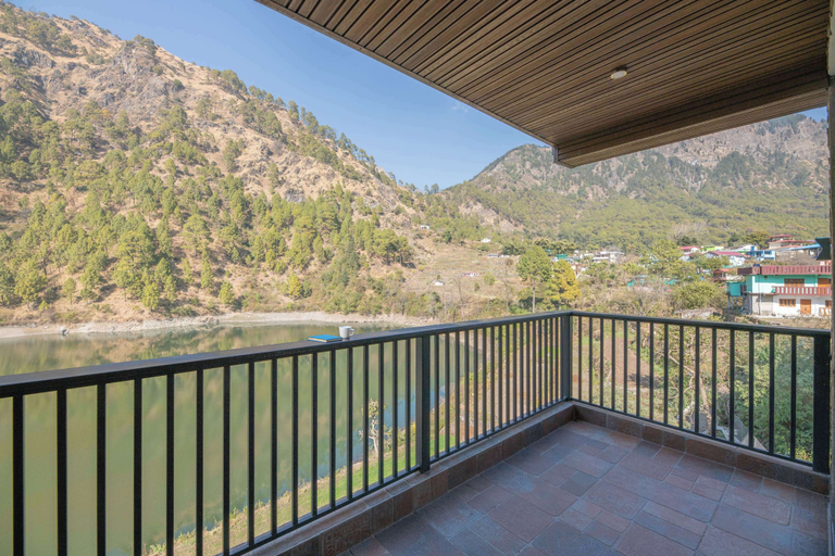 Property grounds 4, Alaya Stays Lakefront Escape 2BHK Suite, Nainital