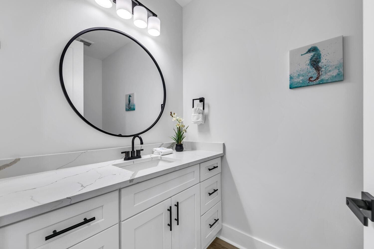 Bathroom 4, Golden Seashell West, Bay