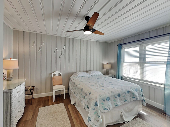 Bedroom 3, The Playhouse by Topsail Realty, Pender