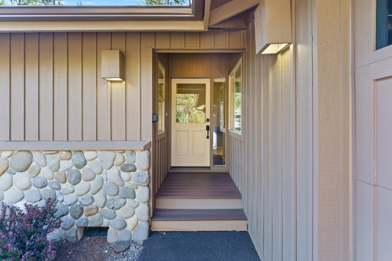 Interior 4, Bright Retreat Hot Tub Plus Sharc Access, Deschutes