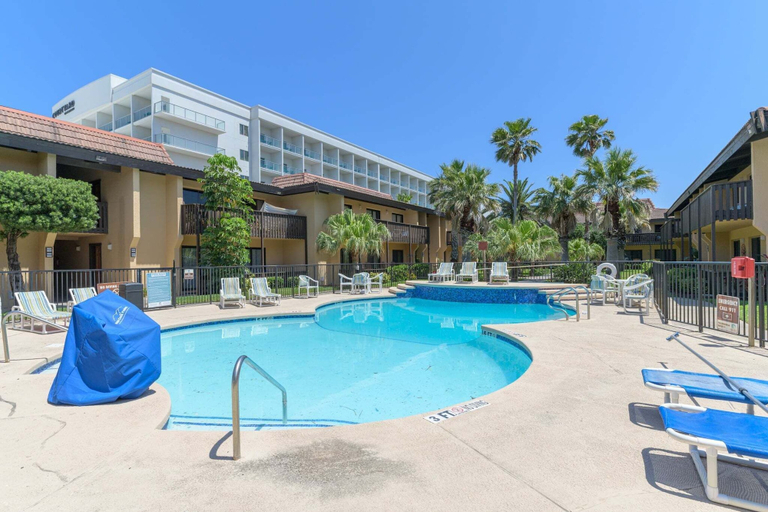Pool 3, Beachfront 1br Condo W/ King Bed Sleeps 4 1 Bedroom Condo, Cameron