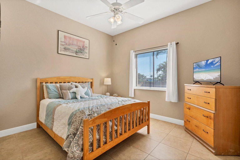 Bedroom 2, Obs119, Lee