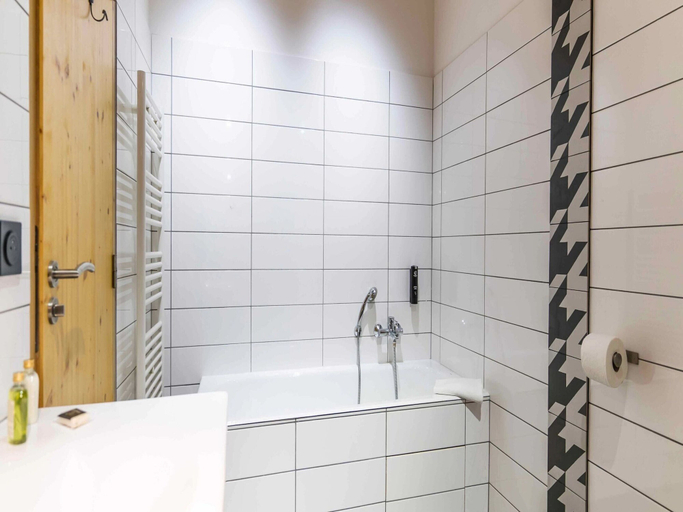 Bathroom 5, Refined Alpine Escape Near Mont Blanc, Haute-Savoie