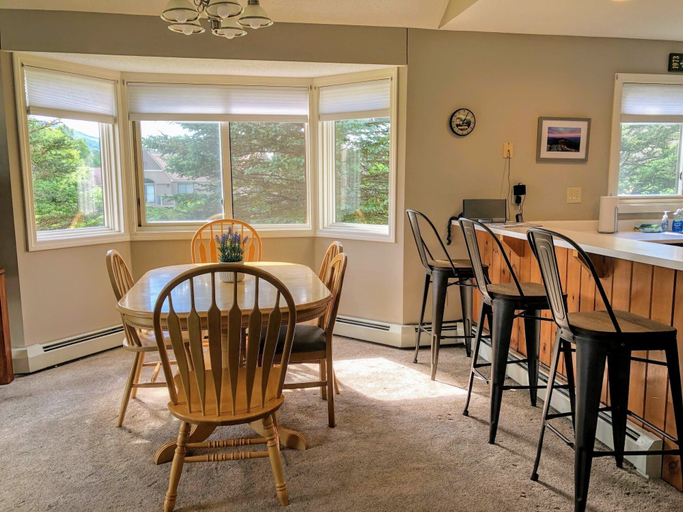 Interior 5, Fv16 Fairway Village Condo, Coos