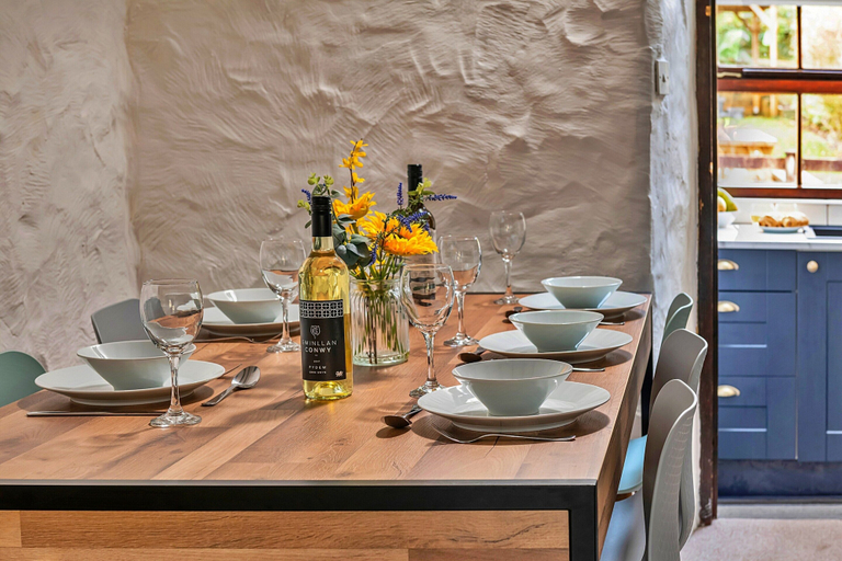 Dining 4, Luxury Cottage With Hot Tub & Views, Conwy