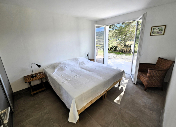 Room 5, Inviting Holiday Home in Pierrerue, Hérault