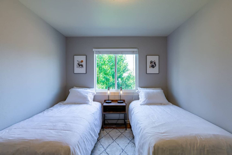 Room 4, Backyard Oasis 8min to Town Fast Wi-fi, Deschutes