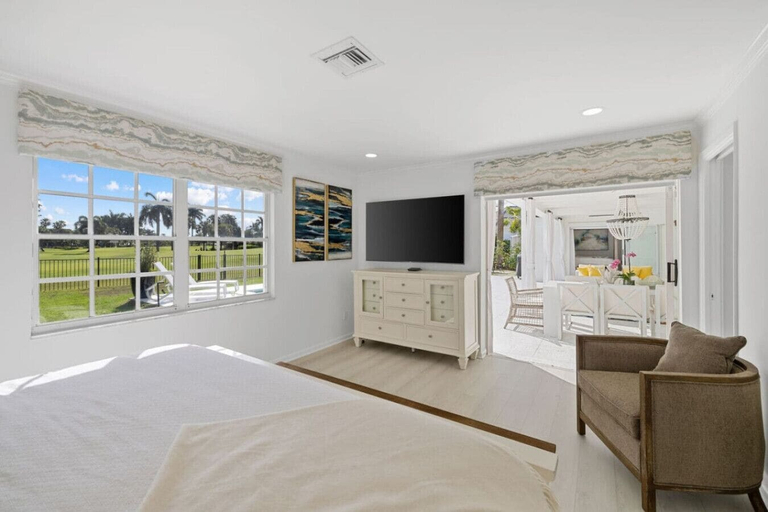Room 5, Luxury Beach House With Golf Course View, Collier