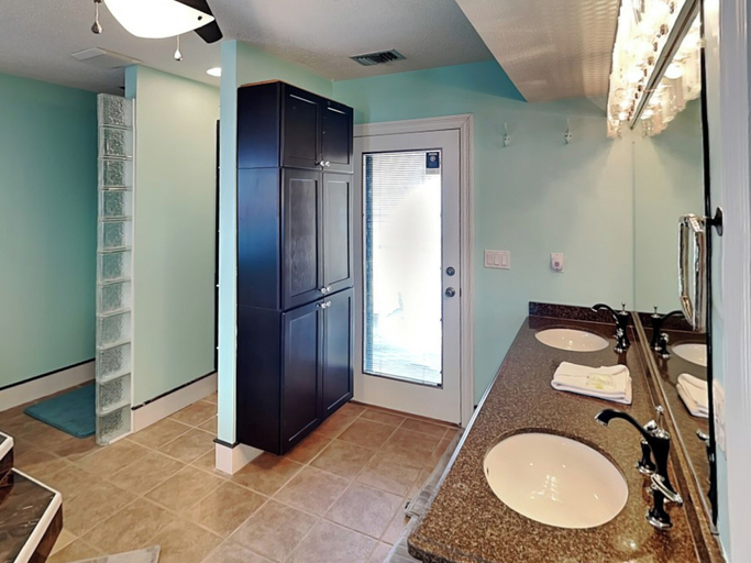 Bathroom 3, Lion On The Beach by Resort Collection, Bay