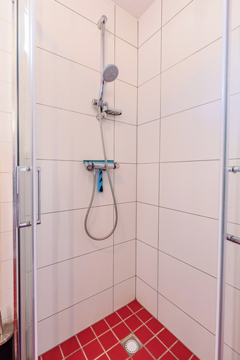 Bathroom 2, Westduin Apartment Near the Beach, Vlissingen