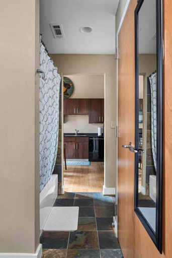 Interior 4, Willie, Davidson