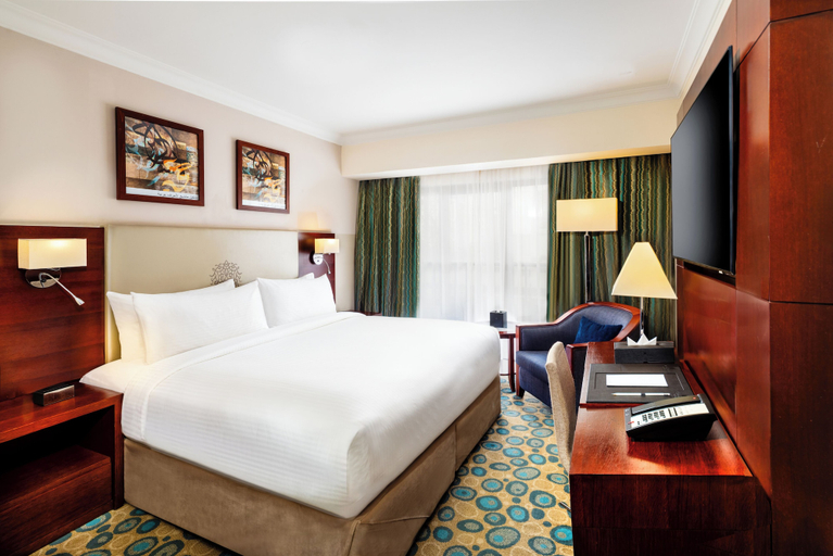 Bedroom 3, Millennium Al Aqeeq Hotel, Al Madinah Al Munawwarah