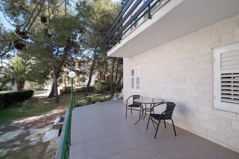 Outdoor dining 2, Apartments Pinija - Basic Two Bedroom Apartment With Terraces -, Supetar
