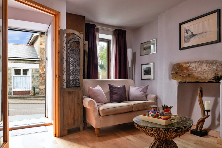 Living room 4, 2 Bedroom Cottage in Llan Ffestiniog, No Deposit, Gwynedd