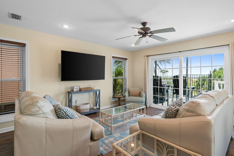 Living area 4, The Turtle's Nest, Gulf