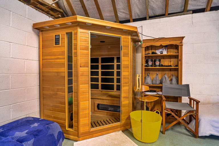 Spa treatment 3, Holiday Home in Bruton With Private Lakes, Somerset