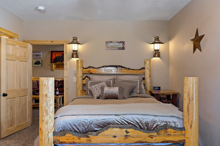 Interior 4, Huckleberry Hollow, Fremont