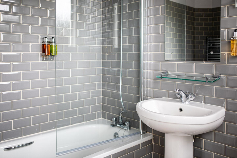 Bathroom 3, Burrator Inn, Devon