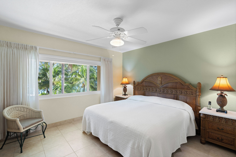 Room 4, London House Seven Mile Beach Cayman