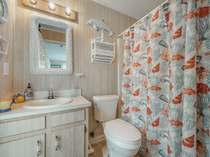 Bathroom 3, Loony Dunes by Topsail Realty, Pender