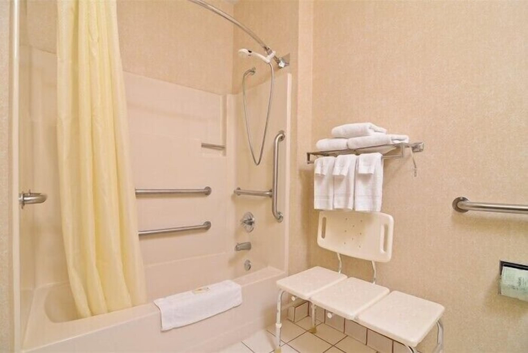 Bathroom 4, Quality Inn at Collins Road - Cedar Rapids, Linn