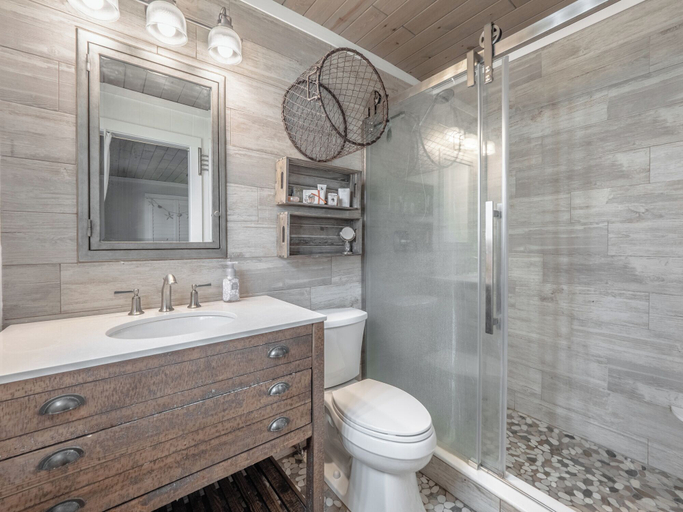 Bathroom 4, Barefoot Bungalow by Carolina Retreats, New Hanover