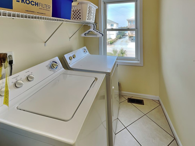 Bathroom 3, Barefoot Bungalow by Topsail Realty, Pender