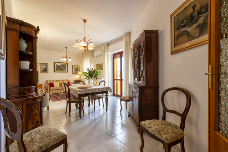 Room 3, Sardiniare - Catalogna 62, Sassari