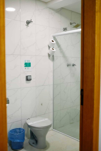 Bathroom 3, Hotel Beirut, Aparecida