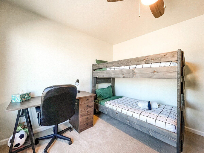 Interior 3, 1040 Pond Side, El Paso