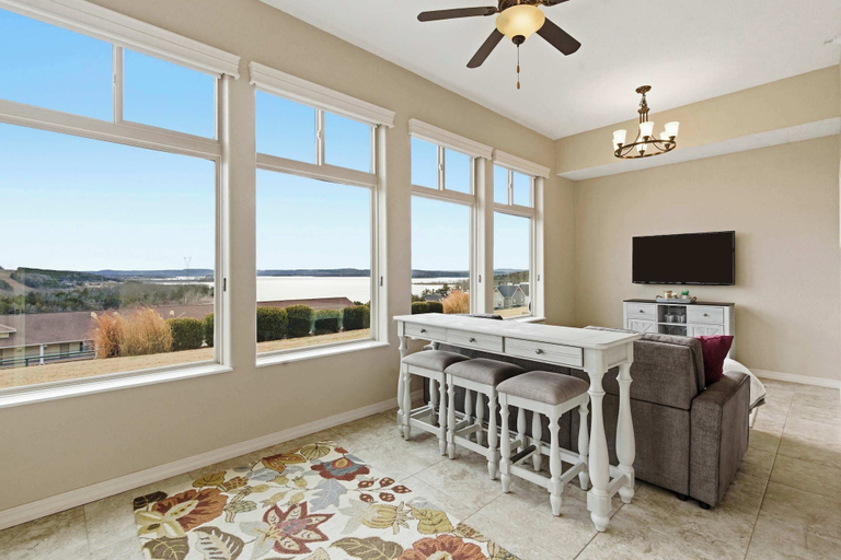 Interior 4, Majestic Retreat Stay for 6, Taney