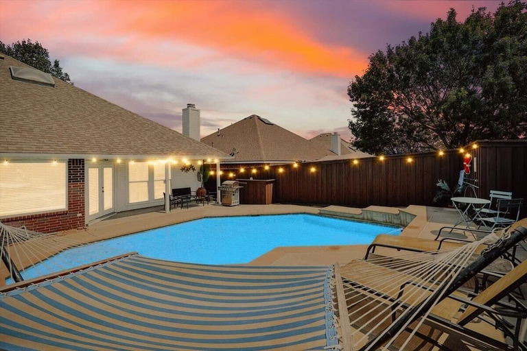 Pool, Poolside Summer 5BR 2bath Home With Gaming Room, Dallas