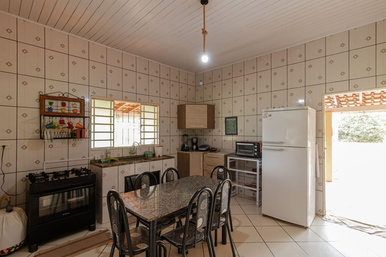 Room 5, Ch Cara com Piscina e Churrasqueira em Lagoinha, Lagoinha