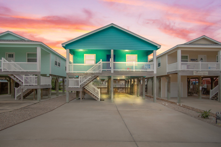 Exterior & Views 2, Boogie Board Bungalow - Pet Friendly! Private Pool!, Nueces