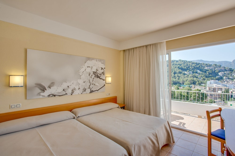 Bedroom 2, Suliar Palace Hotel, Baleares