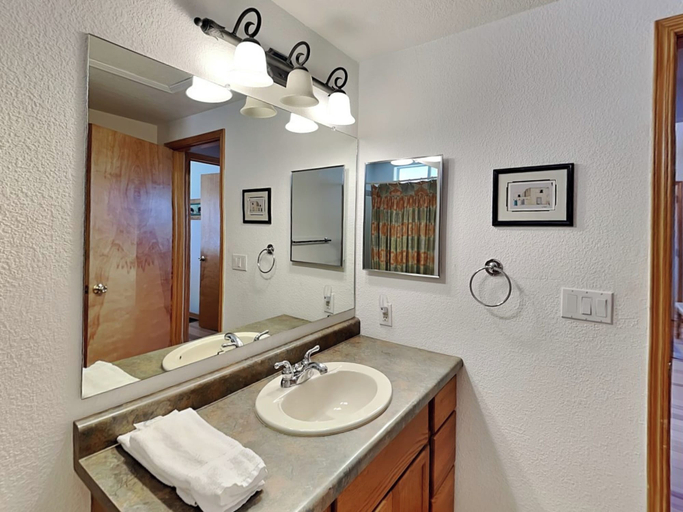 Bathroom 4, East Mountain View by Ruidoso Vacation Rentals, Lincoln