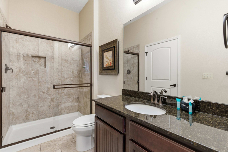 Bathroom 2, Majestic Retreat Stay for 6, Taney